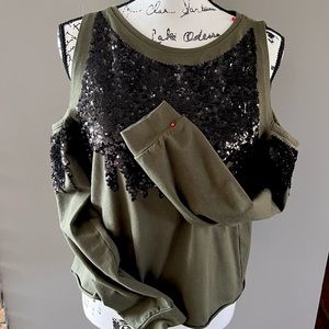 European Style Pullover Bluse Size M
With  Sequenced number motive,